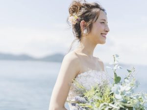 リゾートウェディングを挙げる花嫁